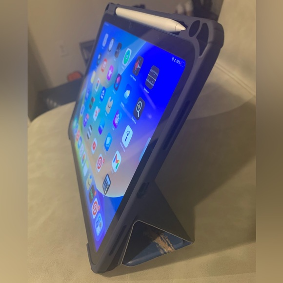 IPAD 10 USED IN GREAT CONDITION. 64GB - Picture 5 of 7